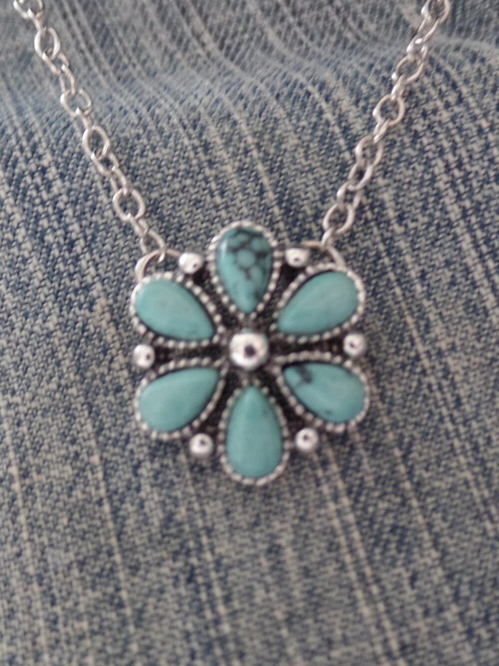 Turquoise Flower Pendant Floral Necklace NWT